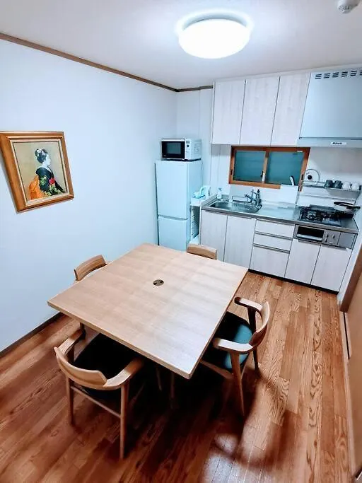 Oasis Aoto Daire Tokyo 0*,  Japonya